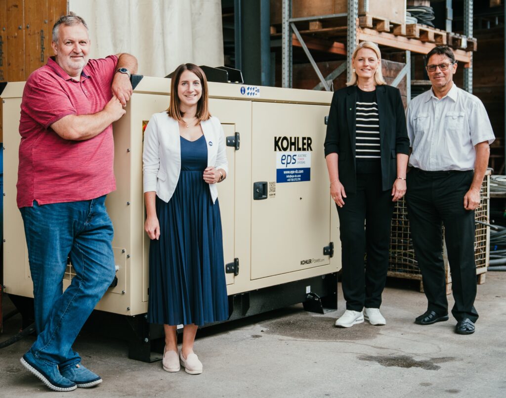 Ing. Roland Raab, Stadtbetriebe Steyr, Verena Broederbauer, Vertrieb Notstromaggregate bei EPS, Mag. Katrin Auer, Stadtraetin, und Mag. Peter Hochgatterer, Geschaeftsfuehrer Stadtbetriebe Steyr